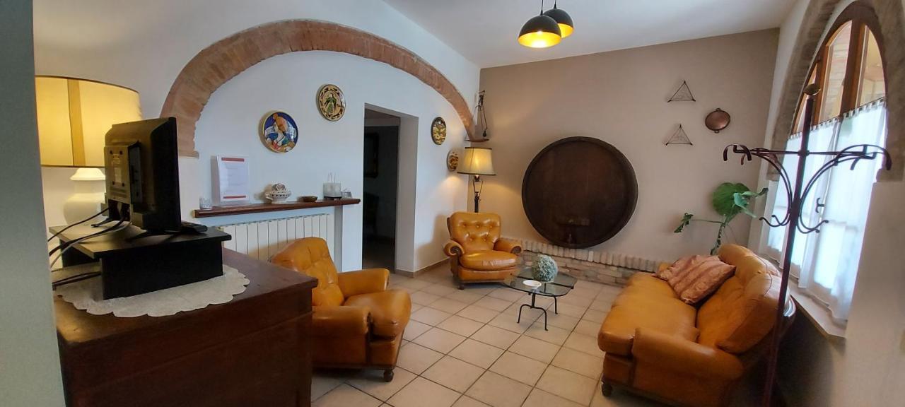 Agriturismo Il Colle Сієна Екстер'єр фото